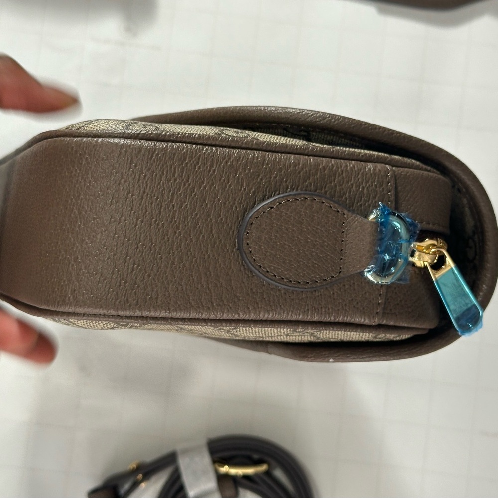Gucci Tan and Brown Crossbody Bag with Red and Green Accent - Picture 6 of 15